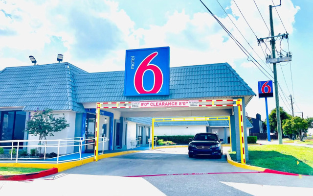 Motel 6 Duncanville, TX - Dallas