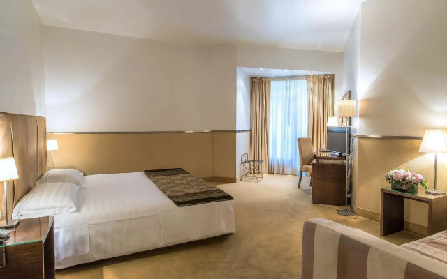 Mini Palace Hotel