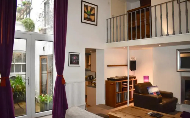 Unique 2 Bedroom Home by Brighton Marina