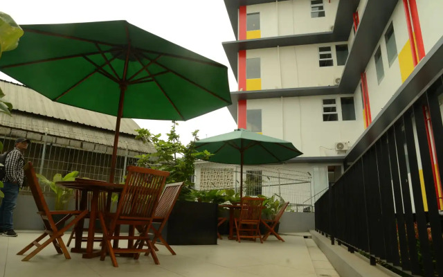 Front One Hotel Pasir Koja Bandung