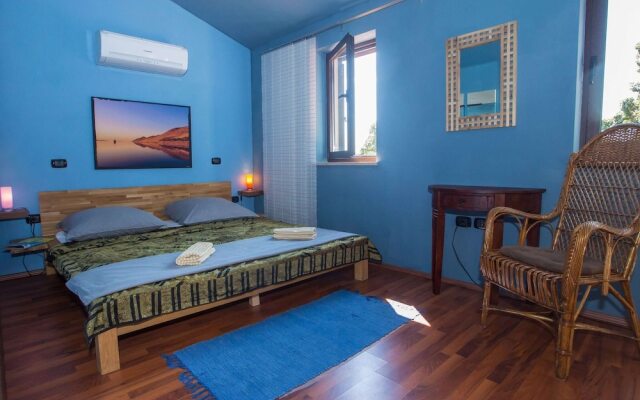 Adorable Holiday Home With Private Swimming Pool & Terrace