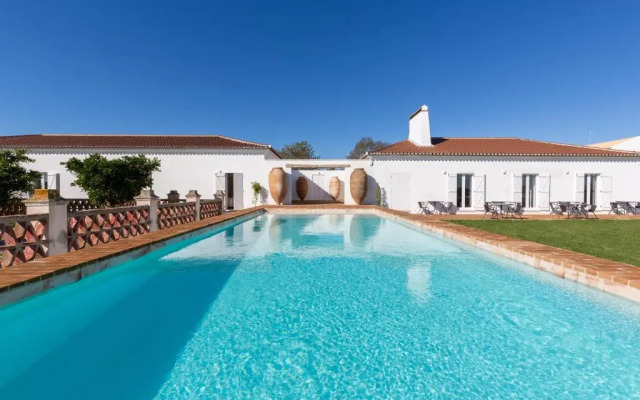 Cenoura-Brava Villas & Suites.