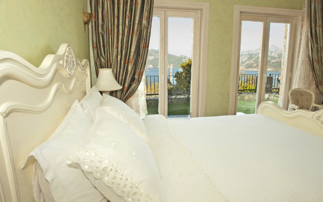 Swan Lake Boutique Hotel - Adults Only