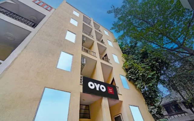 OYO 85695 Royal Hotel