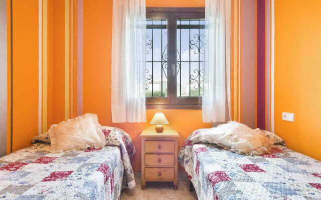 Veni in L'Escala with 3 bedrooms and 1 bathrooms