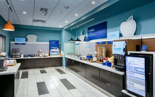 Holiday Inn Express & Suites Medford by IHG