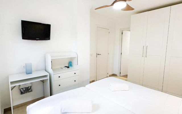 1 Bedroom Apartment Second Line Beach- Parque Marbella Building