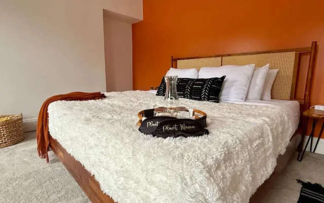 Prime Location Top Rated Free Parking