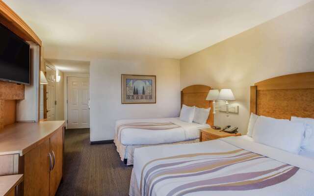La Quinta Inn & Suites by Wyndham Islip - MacArthur Airport