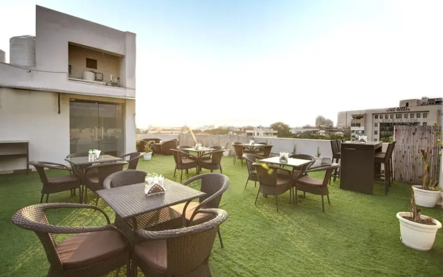 Saltstayz Select - Huda City Center