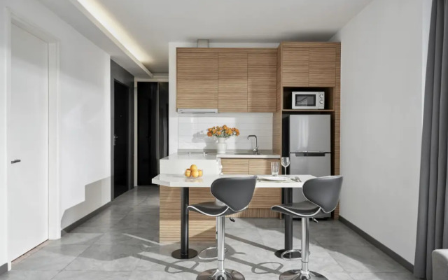 Charm Suite Saigon Hotel