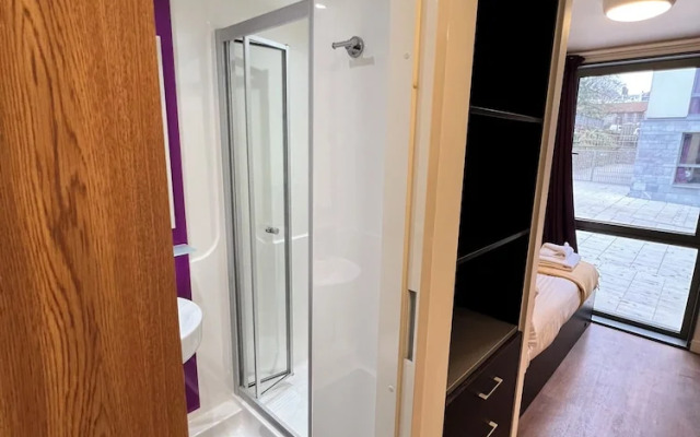 Ensuite Room @ Astor House by Pureserviced