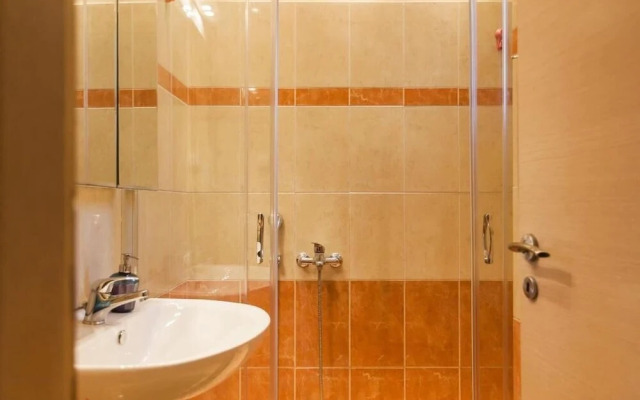 Lovely 4 Double Bed Flat