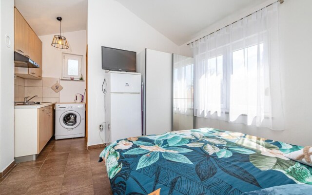 Beautiful Apartment in Posedarje With Wifi and 4 Bedrooms