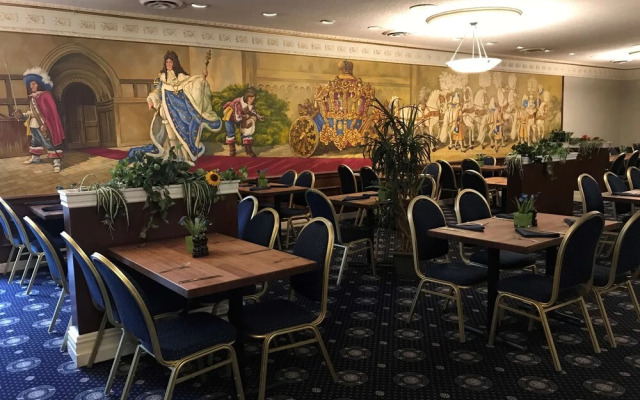 Chateau Louis Hotel & Conference Centre