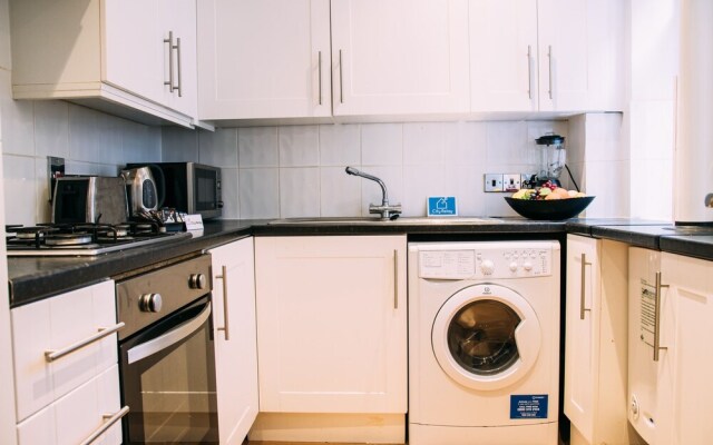 Modern Grove Court Apartment - ISMY