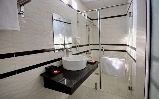 May Ngu Sac - Iridescent Clouds Hotel