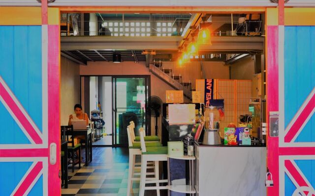 Hybrit Hostel & Cafe