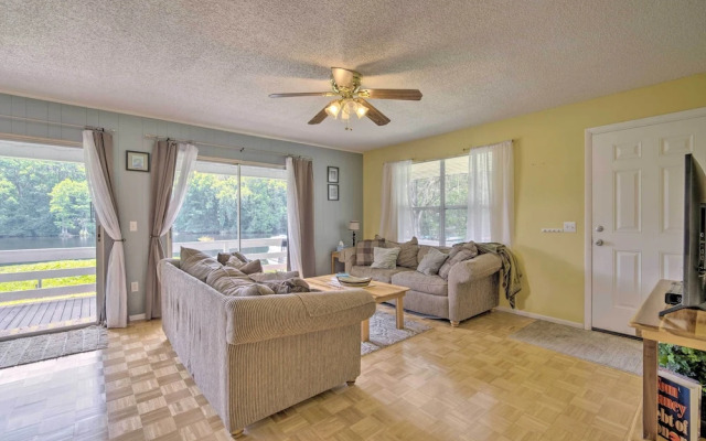 Docks + Balcony: Peaceful River Abode in Dunnellon