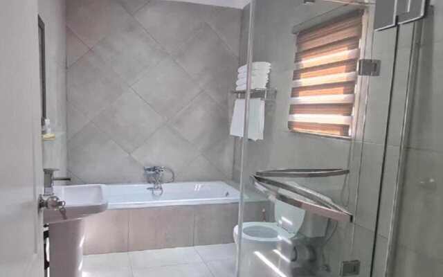Benoni N12 Hotel