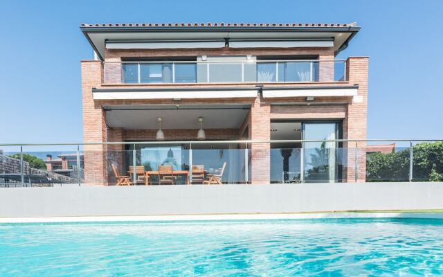 HomeHolidaysRentals Adonis