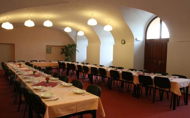 Hotel Týnec
