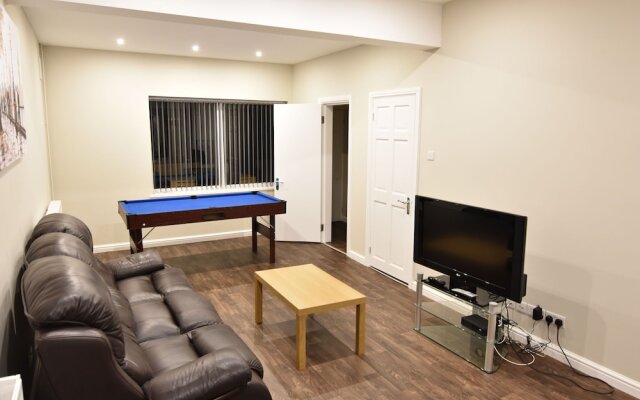 Spacious Holiday Home in Coventry near Coventry University