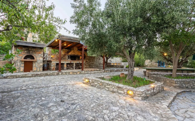 Stone Farmhouse in Groves - Sea Mountain Views