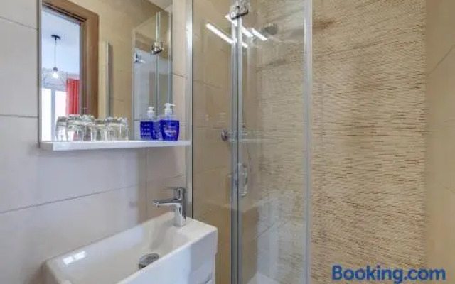 Modern Studio Central Location