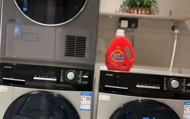 Wuhan Lanjing Hotel (Sports Center Dongfeng Company Subway Station)