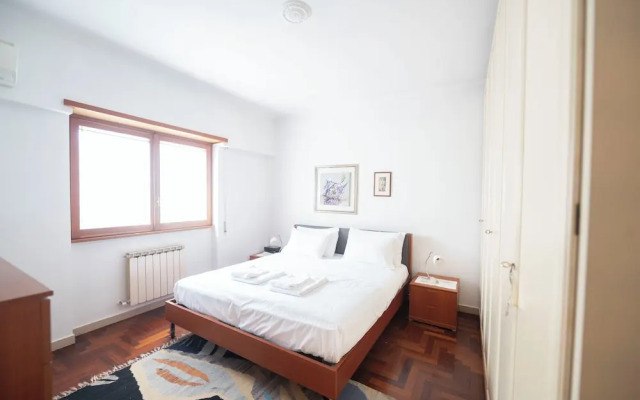 Luminous 2Br Family Apartment In Residential Area