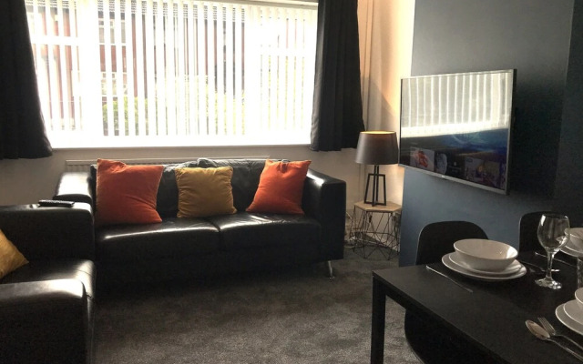 Modern 3-bed House With Parking Bamber Bridge, Preston