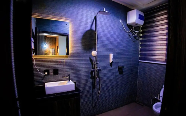 Vic & J Lounge and Hotel
