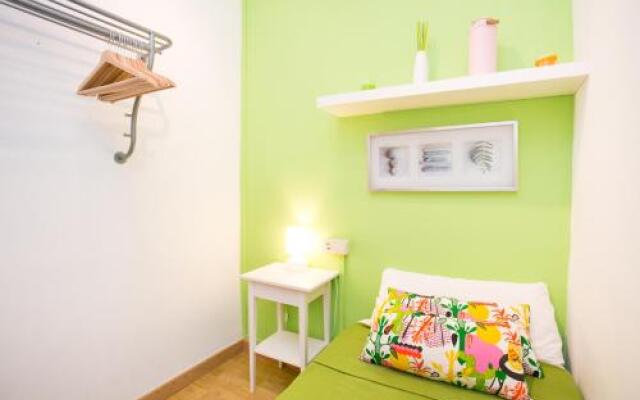 Ro Lively and bright apartment next to Blai st