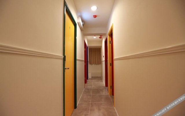 Colorz Hostel