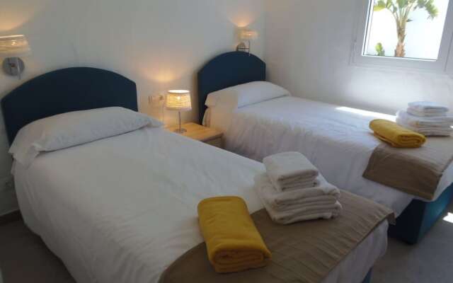 Villa 6 People, Heated Pool, Seafront, Great Location