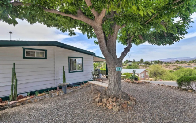 6 Mi to Old Town, Panoramic Views: Cottonwood Gem!