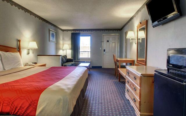 Econo Lodge Clinton - Jackson West
