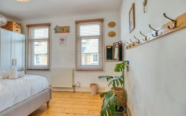 Stylish 2BD with Private Garden & Sauna