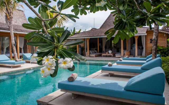 Luxury 4 Bedroom Villa With Private Pool, Bali Villa 2006