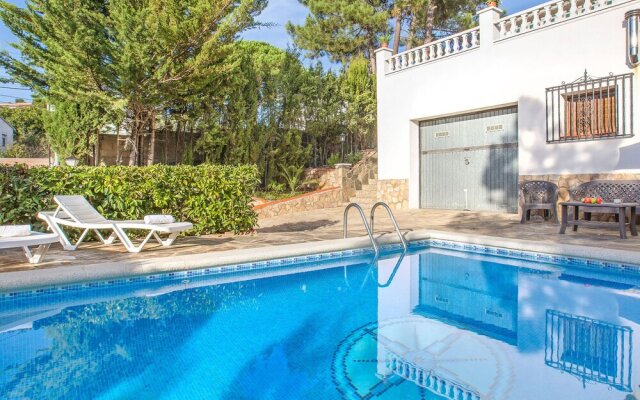 Holiday Home Private Swimming Pool Quietly Located 8.5 Km From Lloret de Mar