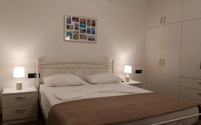 Sunny Holidays Apartment