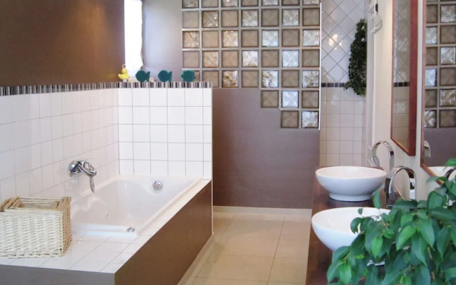 Luxury Villa in Stavelot with Hot Tub