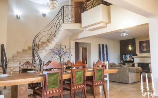 Sunshine Luxury House