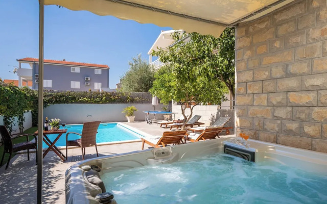 Sunshine Holiday Home