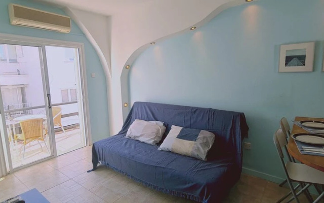 STAY Blue Apartment by STAY BnB