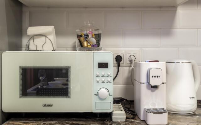 MiraApartments (Мира Апартментс) на улице Большая Филёвская