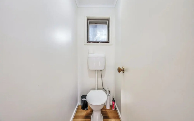 StayAU Newly Modern Comforts 3BRM Home Cranbourne