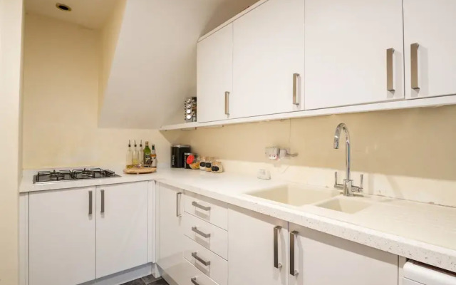 Charming Wimbledon Park Home close to Putney Heath