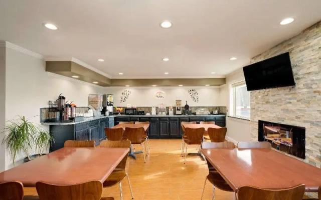 Super 8 By Wyndham Lexington Winchester Rd